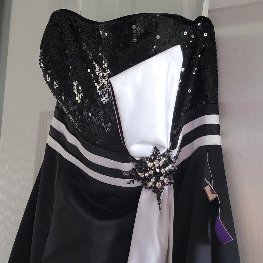 Black and white satin Peaches Boutique